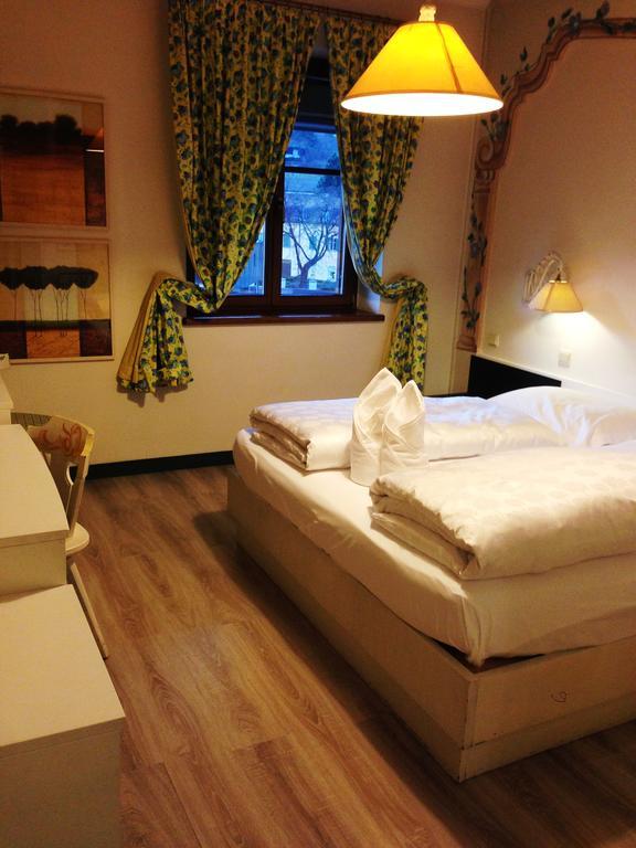 Hotel Aquila Nera - Schwarzer Adler Vipiteno Habitación foto