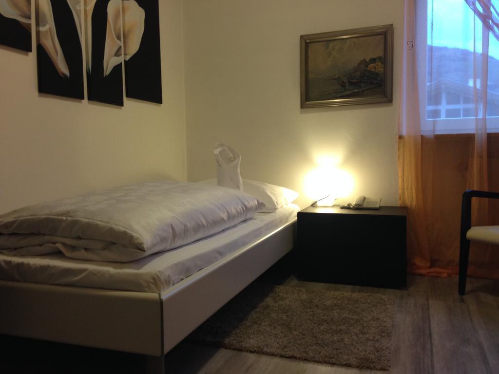 Hotel Aquila Nera - Schwarzer Adler Vipiteno Habitación foto