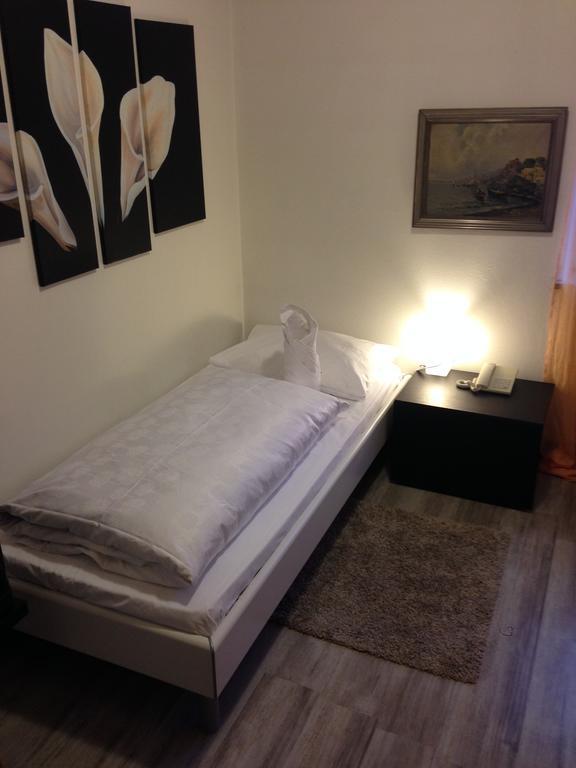 Hotel Aquila Nera - Schwarzer Adler Vipiteno Habitación foto