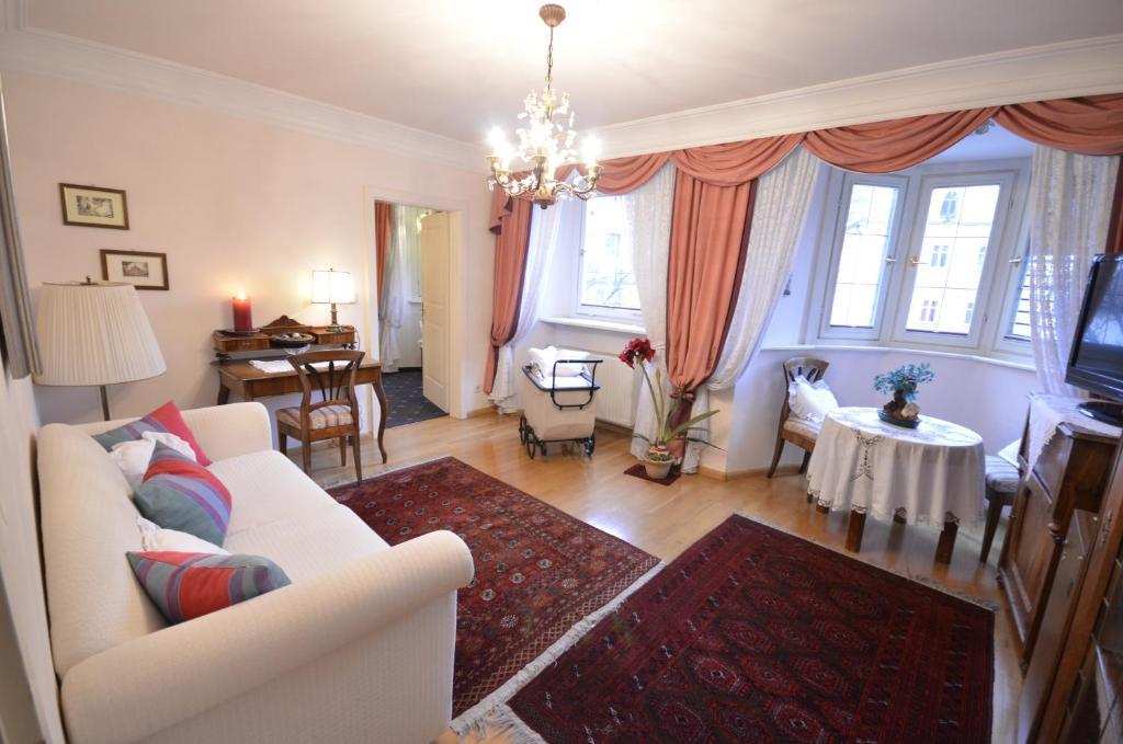 Hotel Aquila Nera - Schwarzer Adler Vipiteno Habitación foto