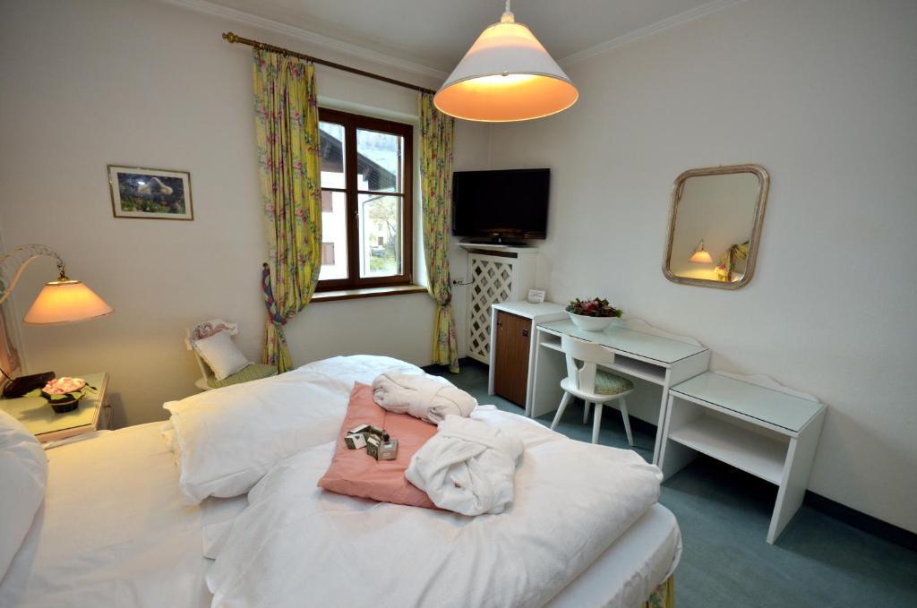 Hotel Aquila Nera - Schwarzer Adler Vipiteno Habitación foto