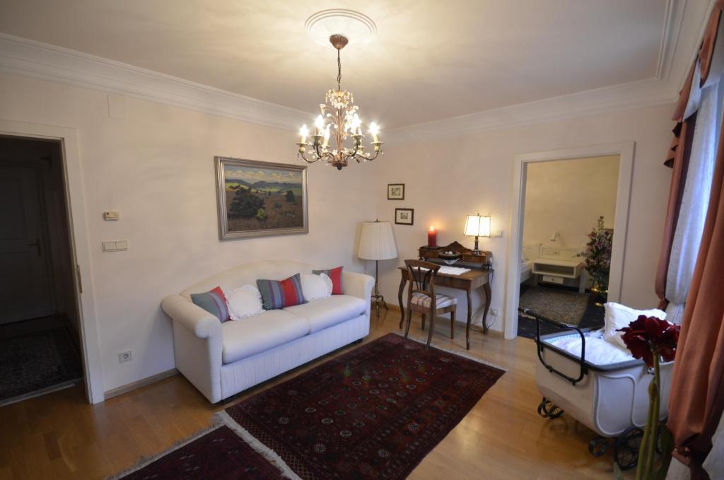 Hotel Aquila Nera - Schwarzer Adler Vipiteno Habitación foto