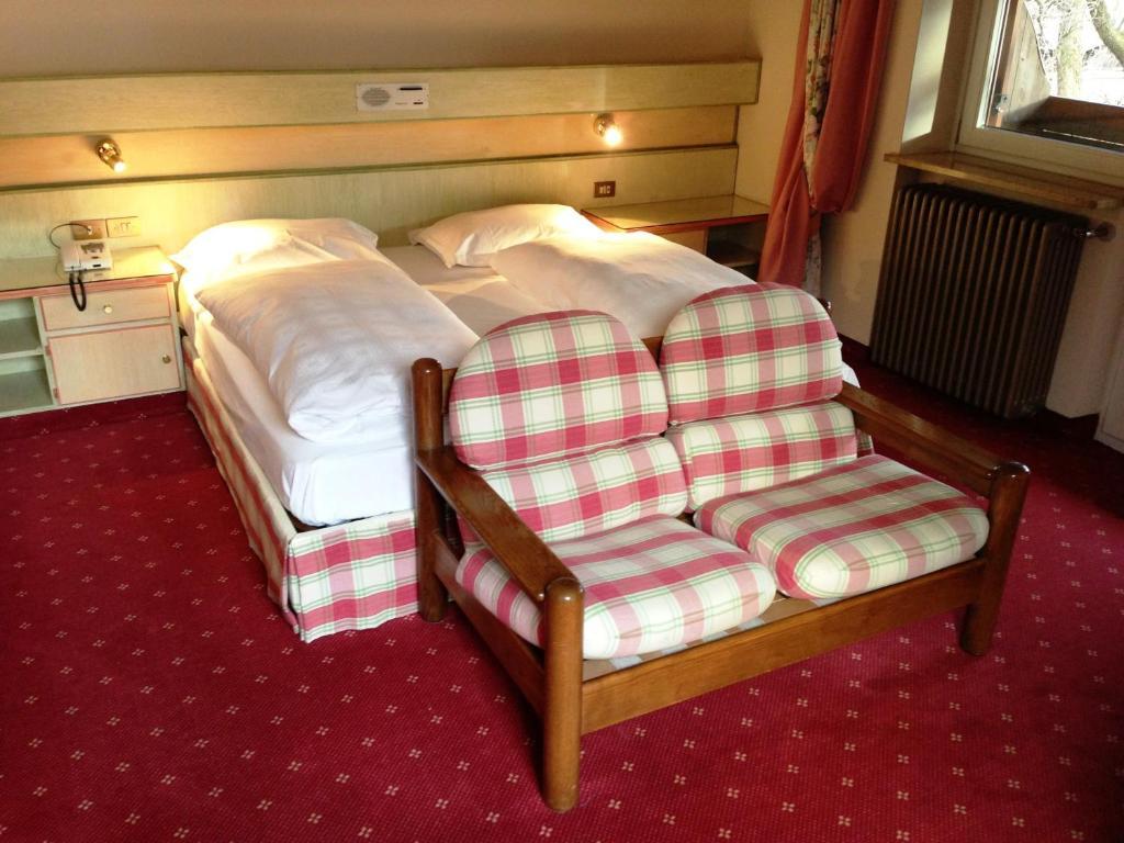 Hotel Aquila Nera - Schwarzer Adler Vipiteno Habitación foto